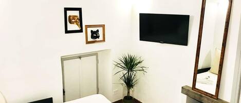 1 camera, Wi-Fi, lenzuola