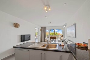 Fernseher, Stereoanlage