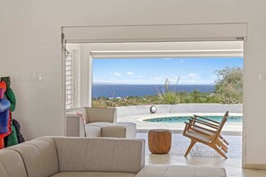 Unclassified image, 3 of 69, button