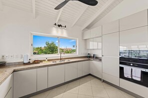 Unclassified image, 2 of 69, button