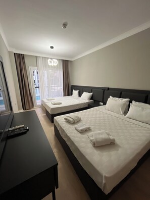 Kamar Deluks | Isi minibar gratis, Wi-Fi gratis, dan seprai linen