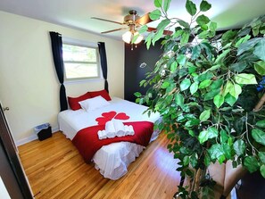 Iron/ironing board, travel cot, WiFi, bed sheets - f&r: fun & relaxation: hot tub in/out games escape (Nashville)