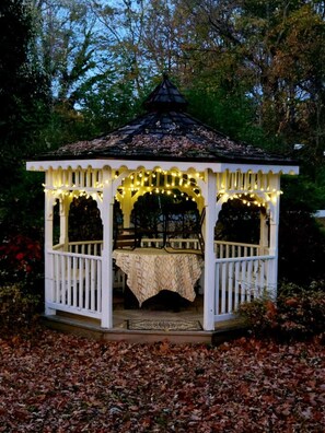 Outdoor dining - f&r: fun & relaxation: hot tub in/out games escape (Nashville)