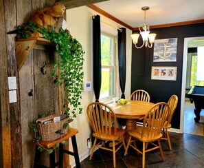 Dining - f&r: fun & relaxation: hot tub in/out games escape (Nashville)