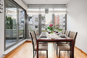 Dining - Lumina stylish apartment with parking (Lódz)