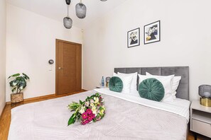 2 bedrooms, desk, iron/ironing board, WiFi - Lumina stylish apartment with parking (Lódz)