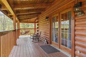 Terrace/patio - Serene Creek Cabin (Sevierville)