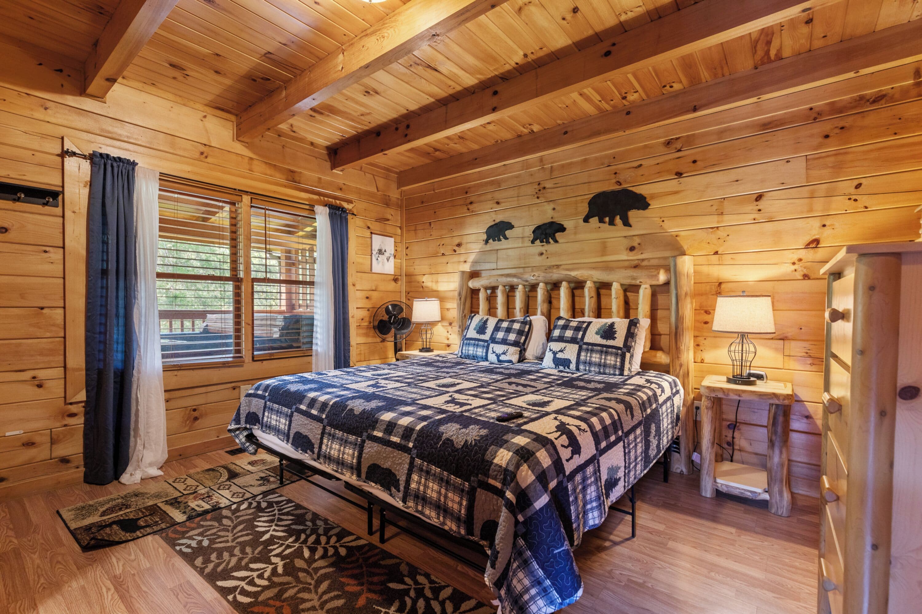 Signature Cabin, 2 Bedrooms, Non Smoking, Hot Tub | Individually decorated, individually furnished, free WiFi, bed sheets