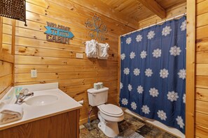Signature-Ferienhütte, 2 Schlafzimmer, Nichtraucher, Whirlpool | Badezimmer