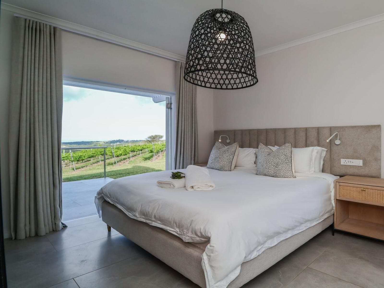 2 عدّة غرف نوم وواي فاي وملاءات أسرّة