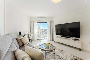 TV, stereoanlegg og kontorer