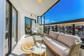 TV, stereoanlegg og kontorer