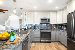 Refrigerador, microondas, horno y lavavajillas 