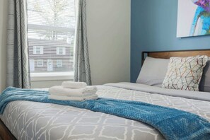 4 Schlafzimmer, Schreibtisch, Bügeleisen/Bügelbrett, Reisekinderbett