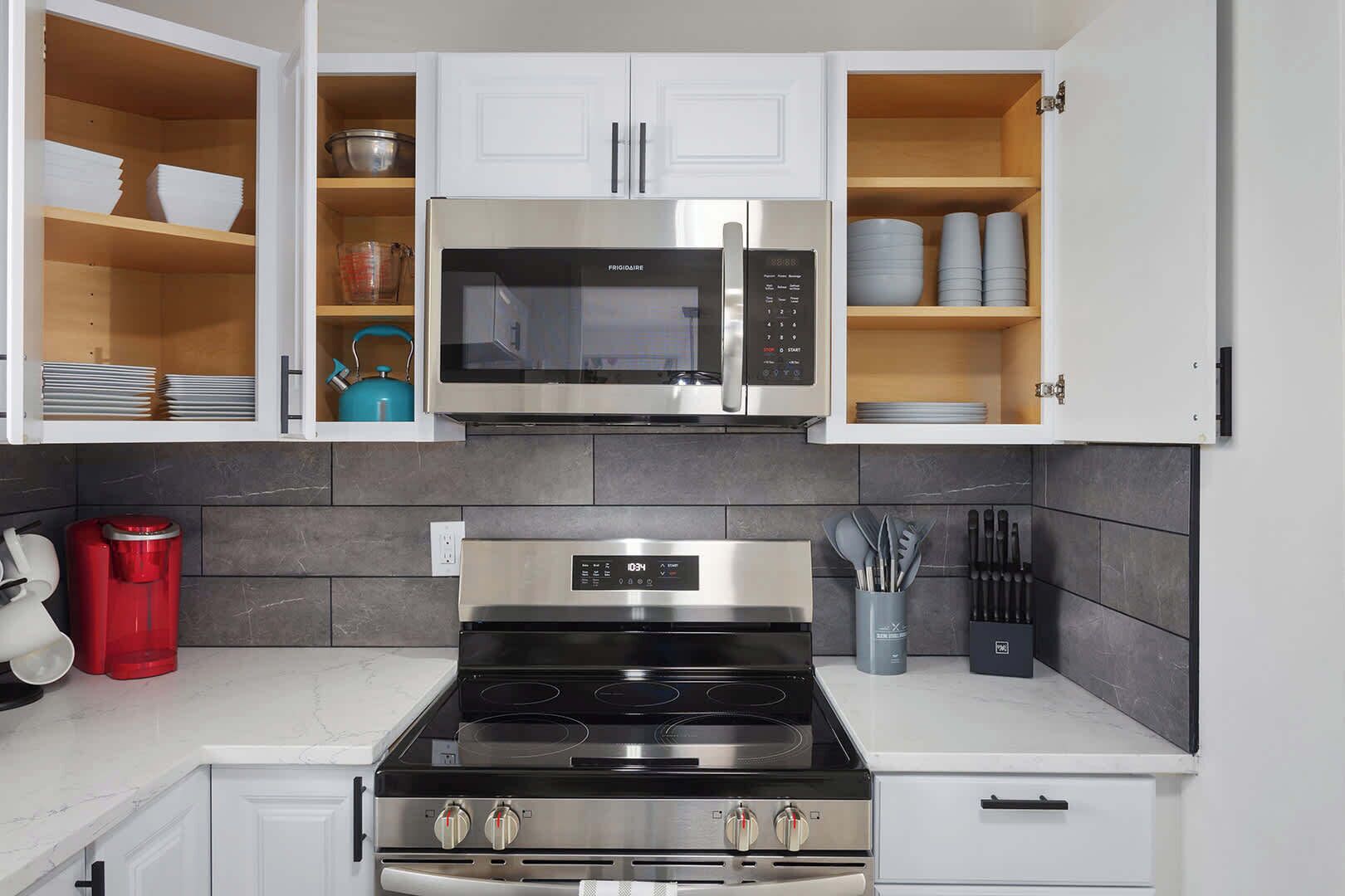 Refrigerador, microondas, horno, placa de cocina