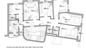 Plano de distribución de Rua Bonjardim, Oporto, que incluye 5 habitaciones, 1 sala de estar, 2 pasillos, 3 baños, 1 cocina, 1 armario, 1 almacén, 1 galería y 1 balcón.