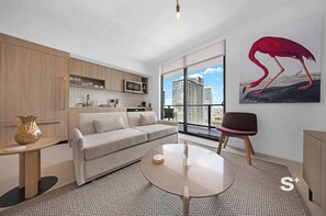 TV, offices - 2-BD Condo in DTW Miami | City Views (Miami)