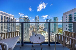 Property grounds - 2-BD Condo in DTW Miami | City Views (Miami)