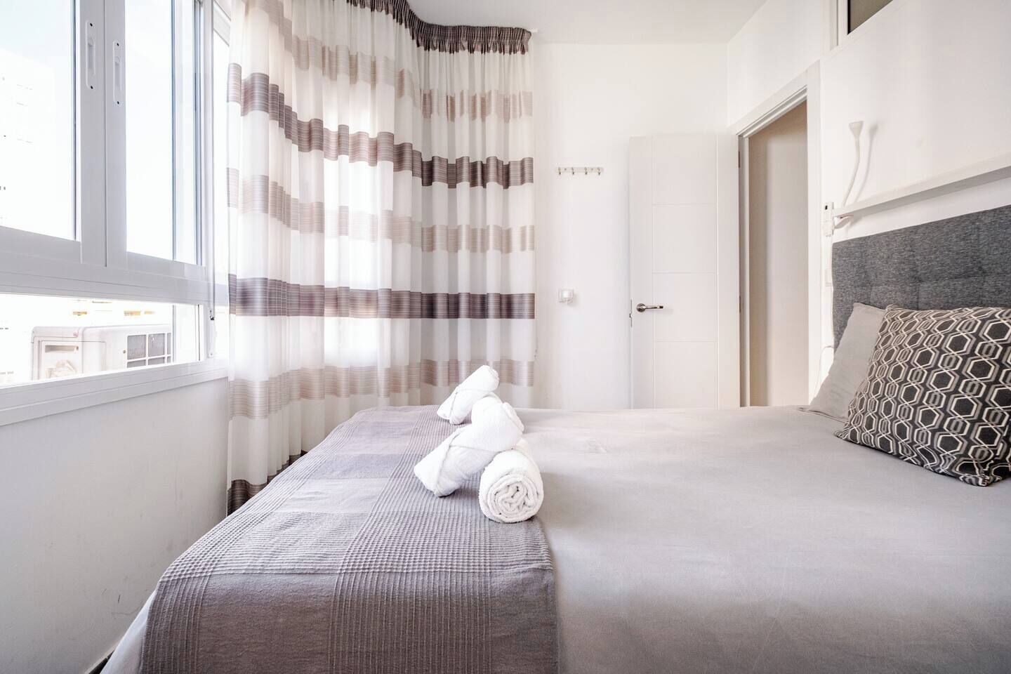 1 slaapkamer, een strijkplank/strijkijzer, wifi, beddengoed