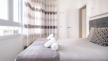 1 slaapkamer, een strijkplank/strijkijzer, wifi, beddengoed