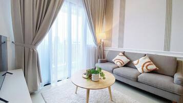 1 bedroom, hypo-allergenic bedding, in-room safe, soundproofing