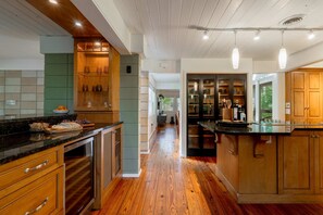 Refrigerador, microondas, horno, lavavajillas