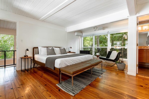 4 bedrooms, desk, iron/ironing board, travel cot