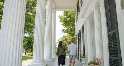 Cozy & Historic Accessible Cottage w/ Lake Views