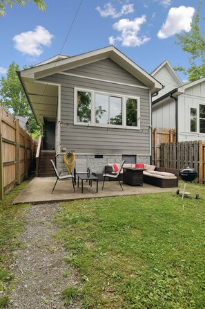 Outdoor dining - Perfect for Groups! Mins to Broadway & East Nash! (Nashville)