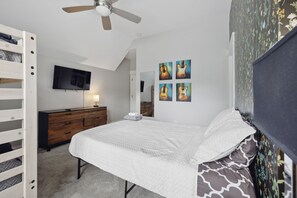 4 slaapkamers, een strijkplank/strijkijzer, wifi, beddengoed