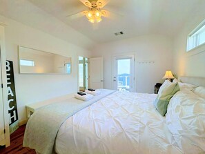 4 bedrooms, WiFi, bed sheets - Ocean Breeze - 2nd Row, Best Sunrises, Surf Sounds (Freeport)