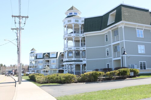 Bemus Bay Condo Columbian C101