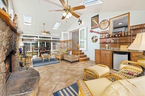 Fernseher, Kamin, Arbeitsbereiche