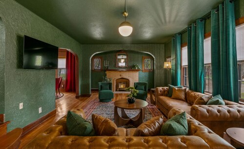 Bilbos Cottage 3 bed 2 and a half bath home in College Hill