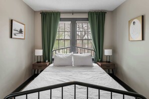 3 habitaciones, tabla de planchar con plancha, wifi y ropa de cama 