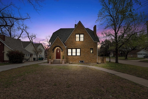 Bilbos Cottage 3 bed 2 and a half bath home in College Hill