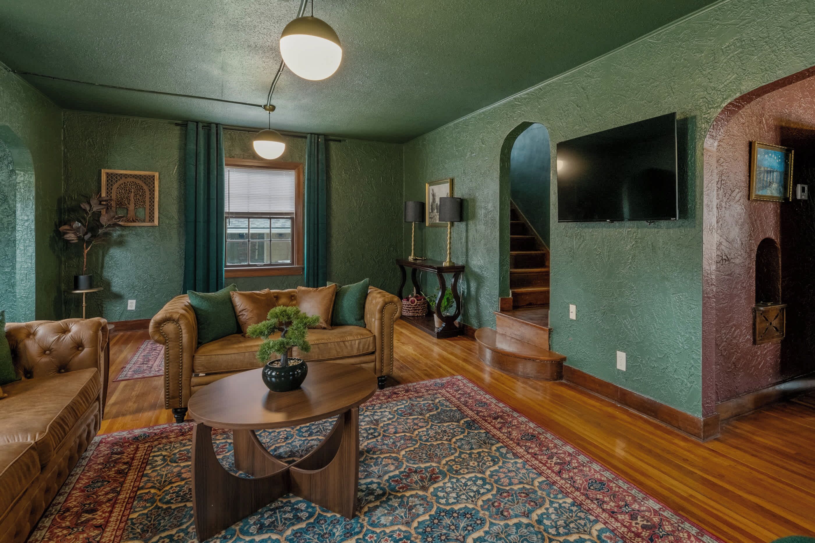 TV, peis og kontorer