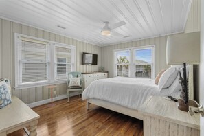 4 bedrooms, bed sheets