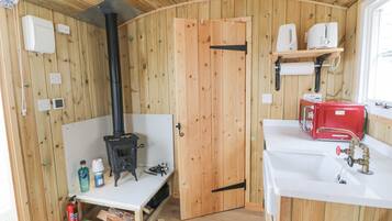 Cookware/dishes/utensils