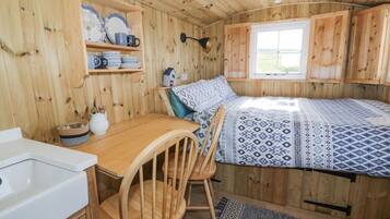 1 bedroom, individually decorated, individually furnished