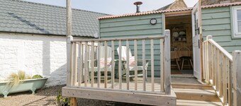 Wee Beach Hut