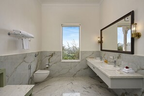 Superior Studio, Balcony, Mountain View | Bathroom