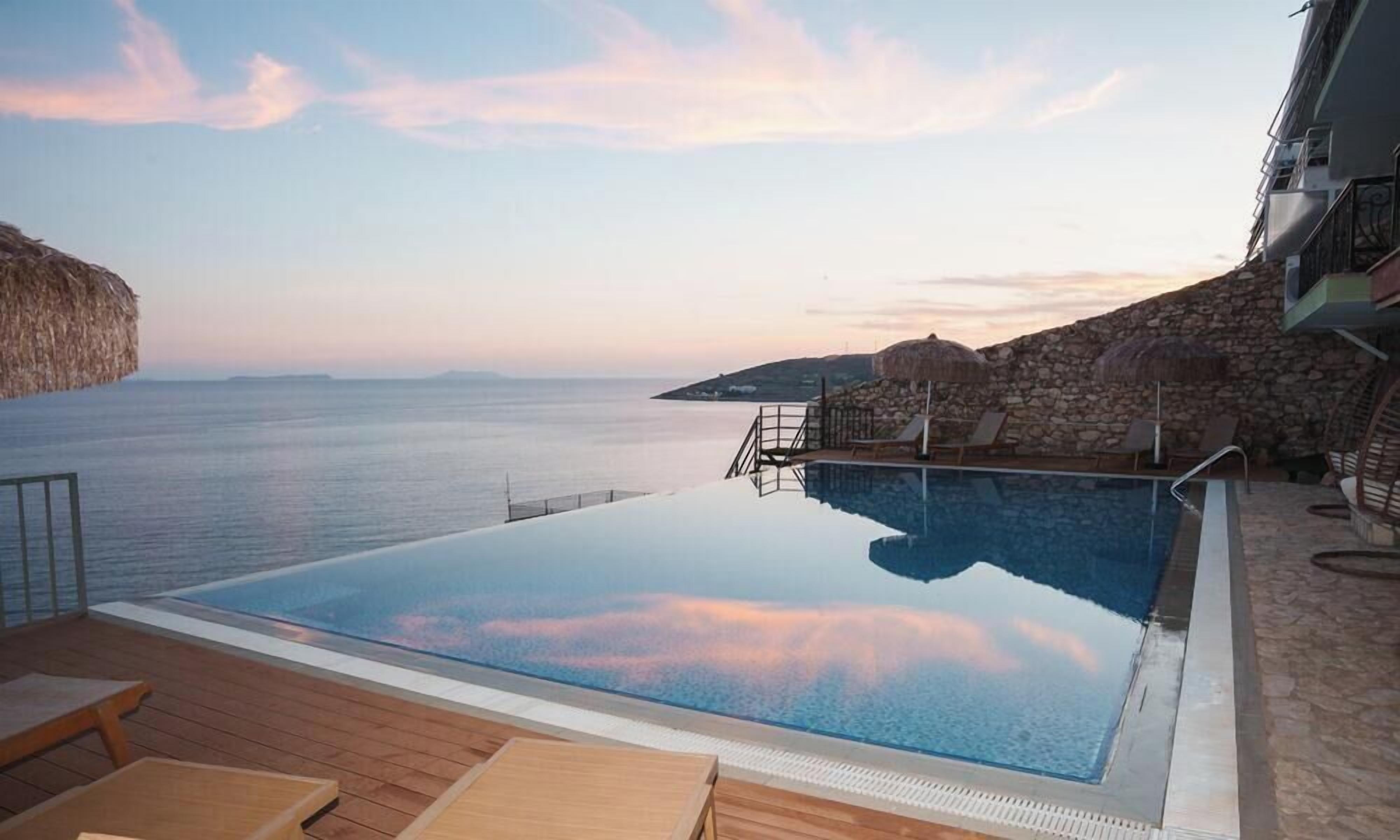 Infinity pool