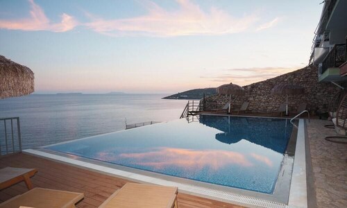 Kshira Oasis Qeparo - Boutique Beachfront Suites & Restaurant
