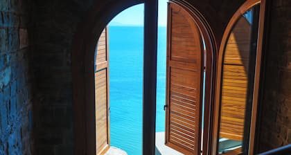 Kshira Oasis Qeparo - Boutique Beachfront Suites & Restaurant