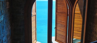 Kshira Oasis Qeparo - Boutique Beachfront Suites & Restaurant