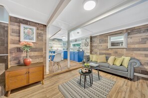 TV, fireplace, stereo - Cozy Haven - Hot Tub, WIFI, Mtn Views, FREE Attraction tickets each paid day!!! (Pigeon Forge)