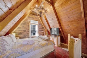 1 bedroom, free WiFi, bed sheets - Cozy Haven - Hot Tub, WIFI, Mtn Views, FREE Attraction tickets each paid day!!! (Pigeon Forge)