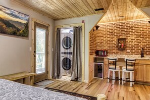 1 chambre, fer et planche à repasser, Wi-Fi gratuit, draps fournis