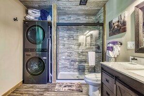 Hair dryer - Arcadian Pass, “Cozy Cabin Retreat in the Smokies – Comfort & Fun for All” (Sevierville)
